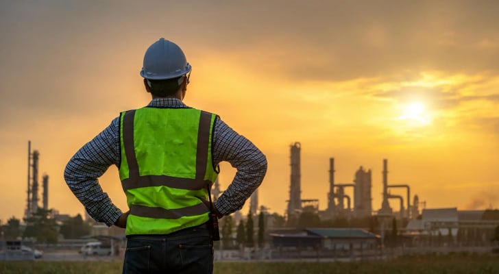 الحكومة تكشف أسباب تراجع إنتاج النفط