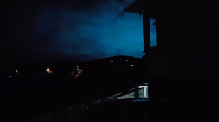 القريوتي: هذا سبب ظهور ضوء أزرق