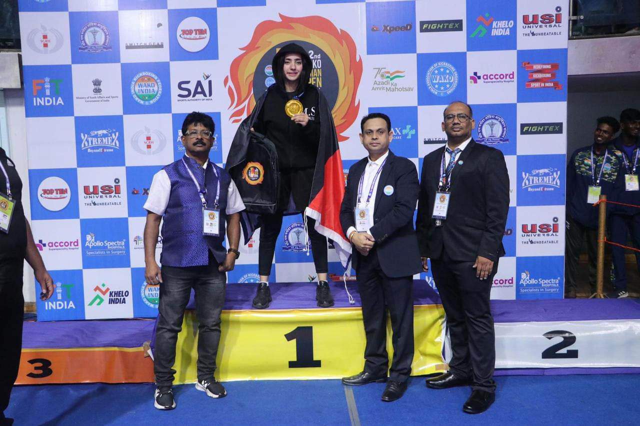 الحساسنة لـمدار الساعة:حبي وتمسكي للكيك بوكسينغ