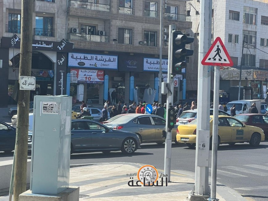 الباص السريع يدهس سائق دراجة نارية