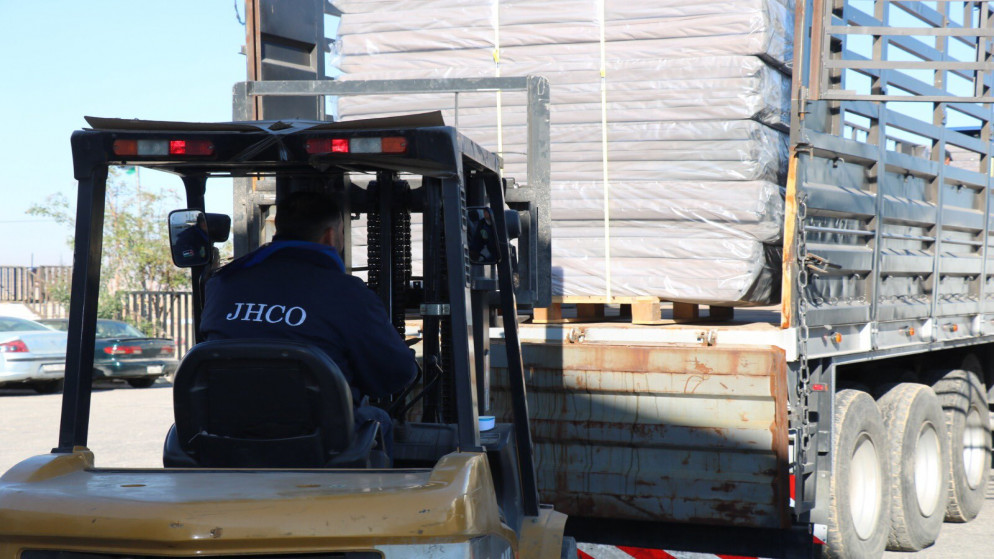 61 شاحنة من الأردن تحمل مساعدات