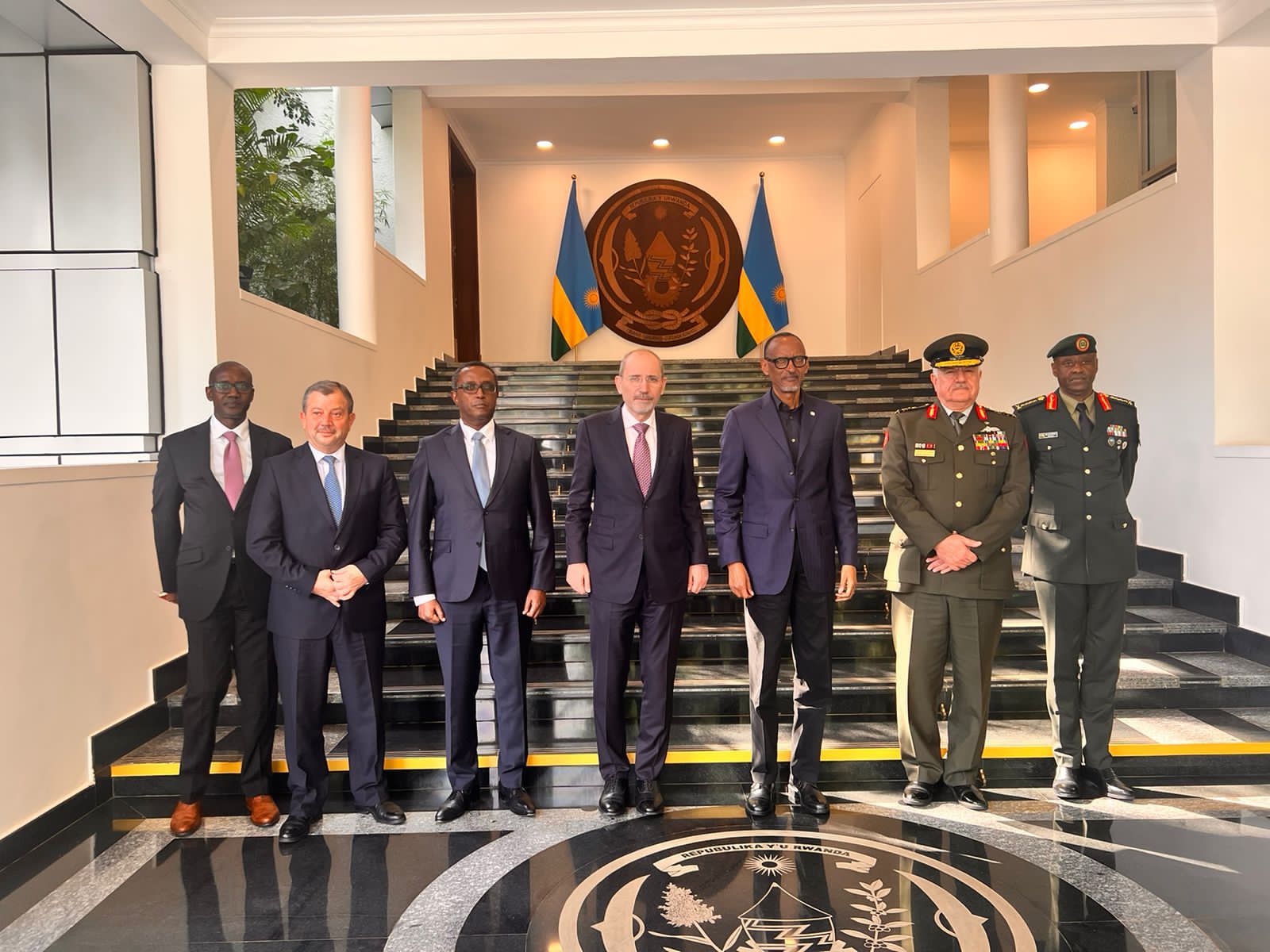 بحضور الحنيطي وحسني.. وزير الخارجية ينقل