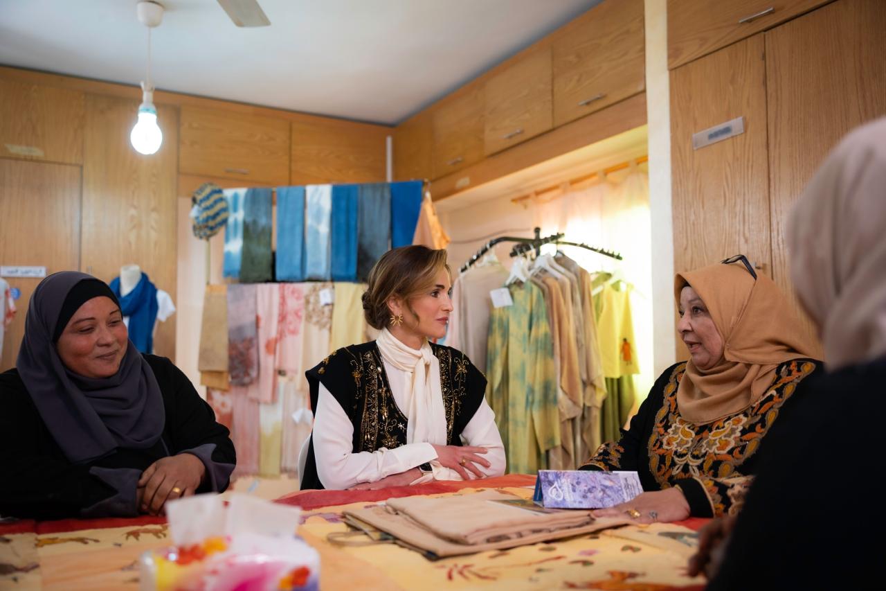 الملكة رانيا العبدالله تلتقي سيدات في