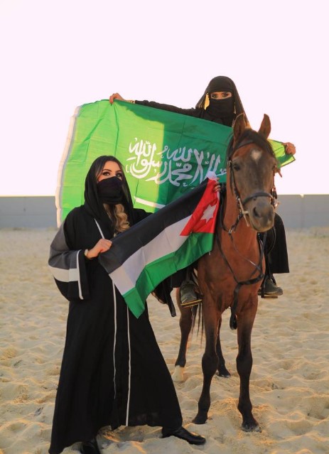 شابتان أردنيتان تشاركان المملكة العربية السعودية