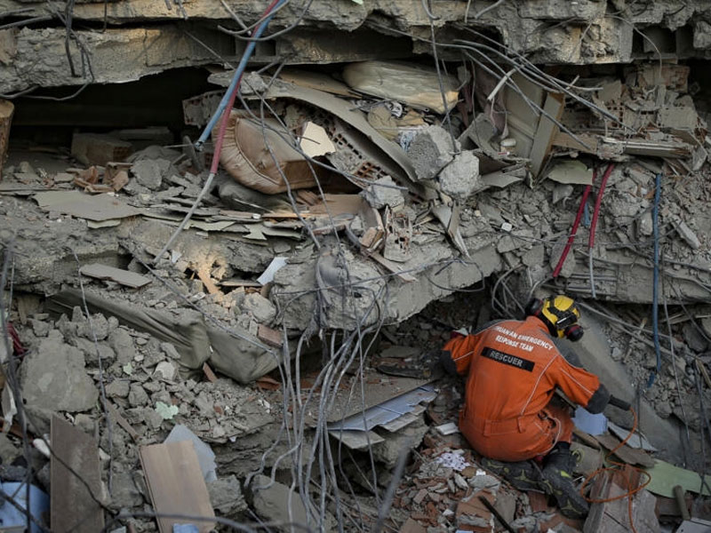 هل يبتلع الزلزال آمال اردوغان في