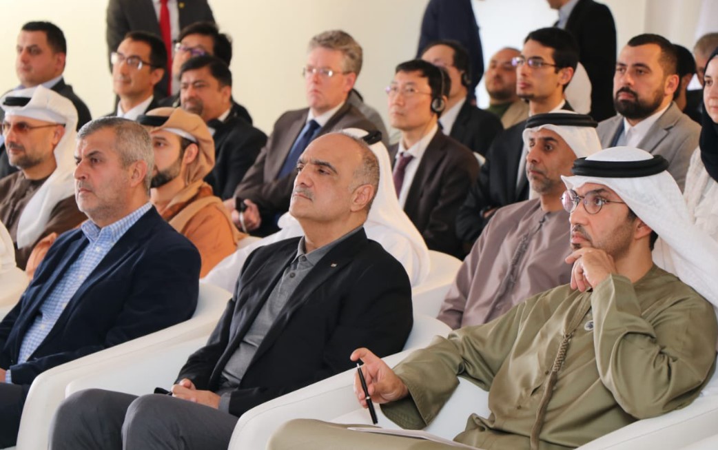 تدشين أكبر محطة للطاقة الشمسية قرب