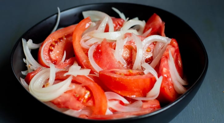 ارتفاع سعر بيع البصل والبندورة في