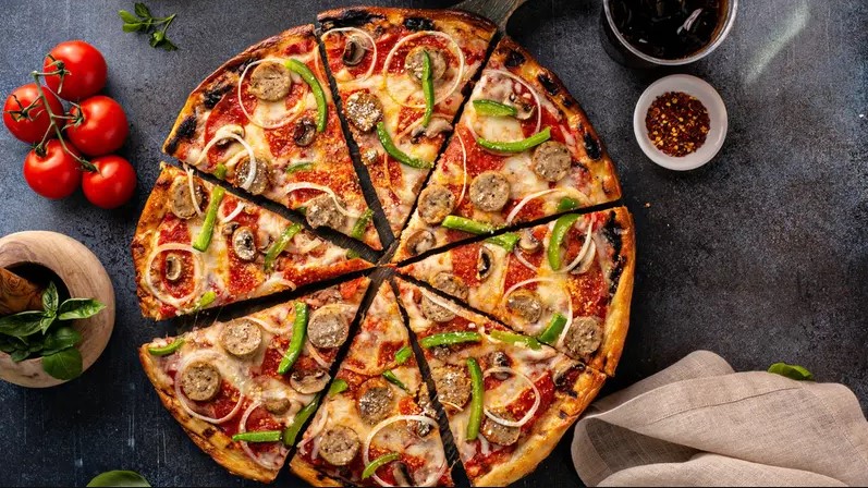 أزمة غير متوقعة.. البيتزا مهددة بالاختفاء