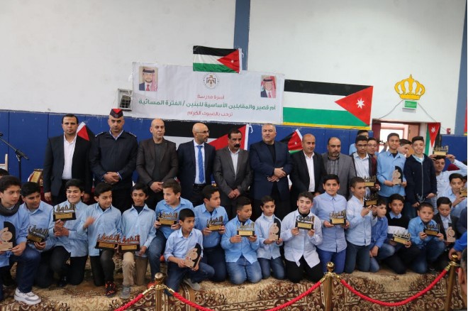 تكريم الطلبة المتفوقين في مدرسة أم