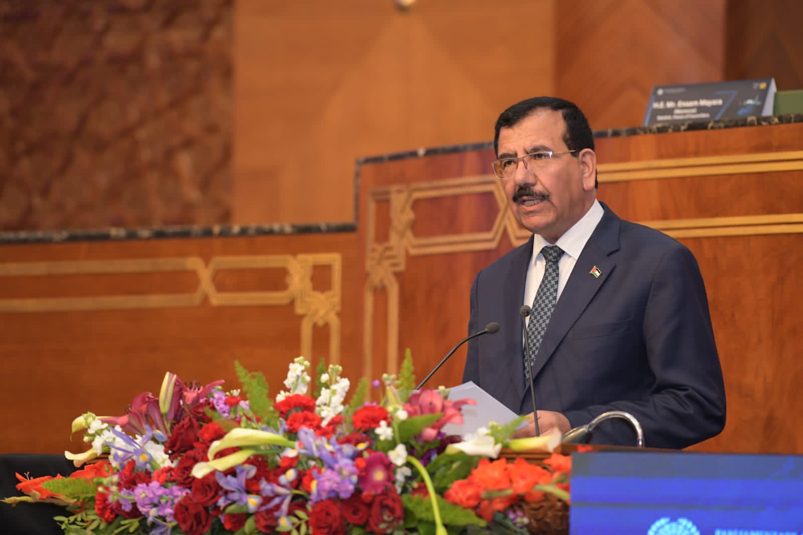 الخلايلة يدعو لاتخاذ موقف حاسم تجاه