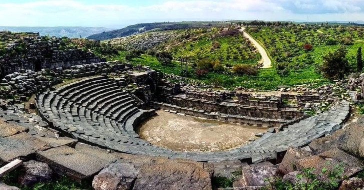 “السياحة” : 10 آلاف زائر لأم