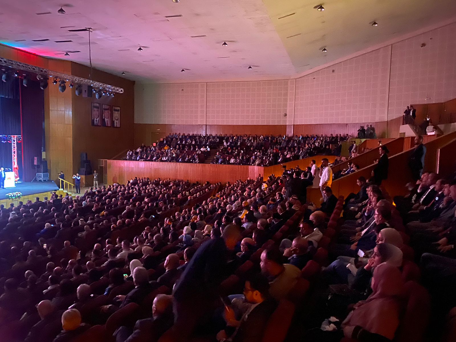 الى ماذا يؤشر الحضور اللافت لمؤتمر