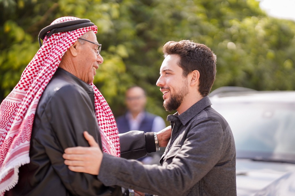 ولي العهد يزور شيخ المزارعين في