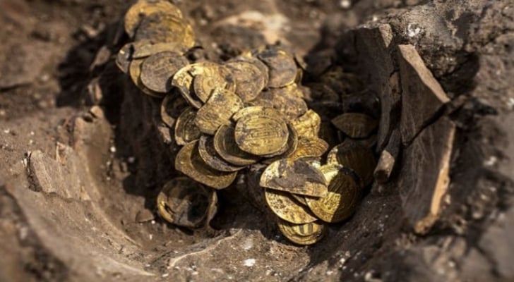 خبير آثار للمنقبين عن الدفائن والكنوز: