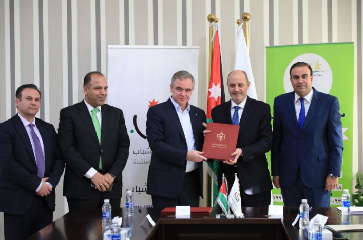 وزير الشباب ووزير العمل يوقعان مذكرة