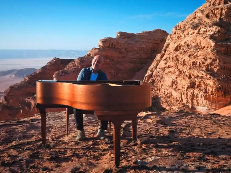 زين ترعى العمل الفني السياحي (Dunes)