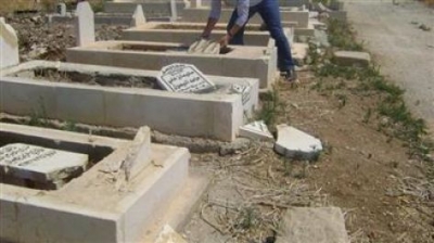 اعتداء وتكسير شواهد قبور في مقبرة