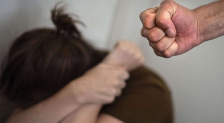 توقيف صاحب مكتب استقدام هدد عاملات