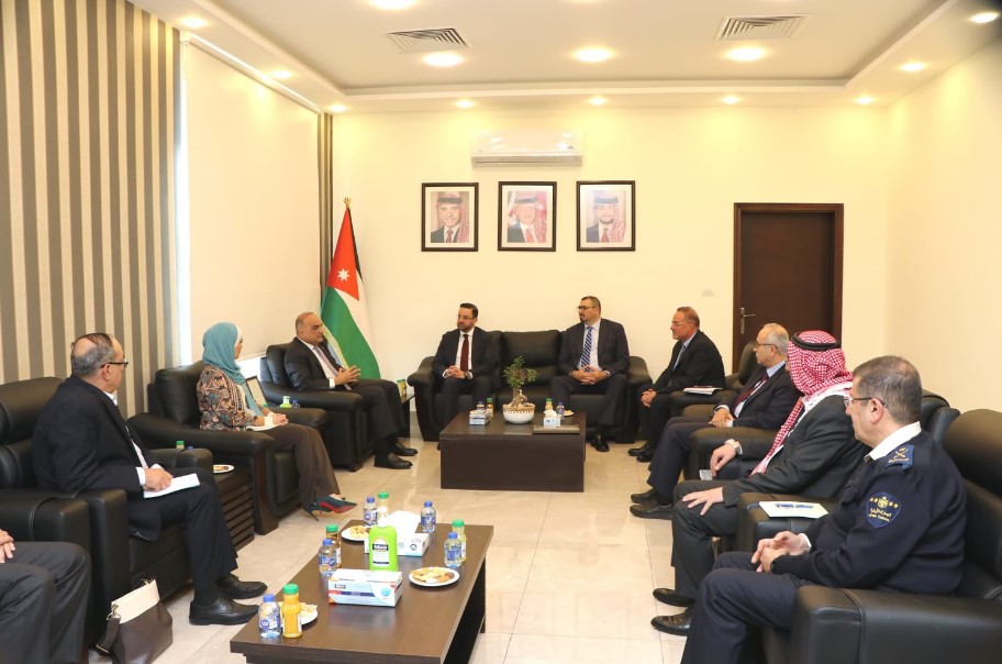 الخصاونة يفتتح المبنى الجديد لوزارة المالية