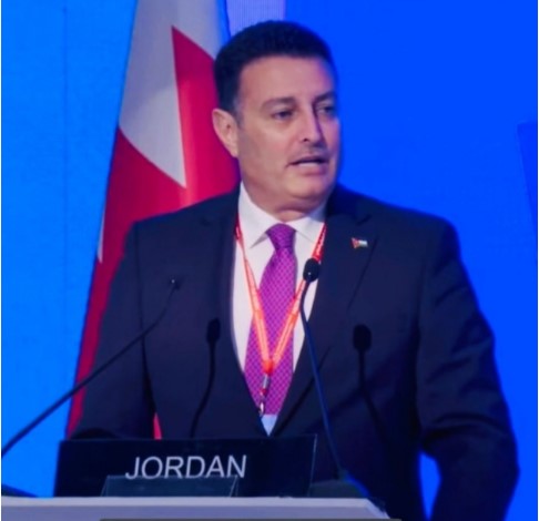 الصفدي أمام البرلمان الدولي: الملك يجسد