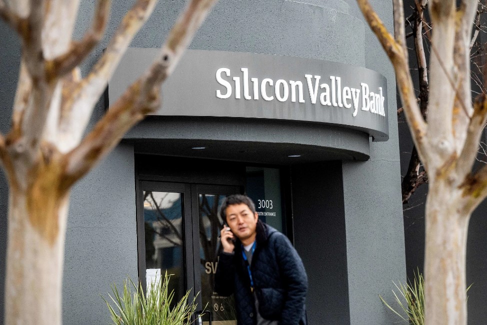 بعد إفلاس بنك سيليكون فالي.. بايدن