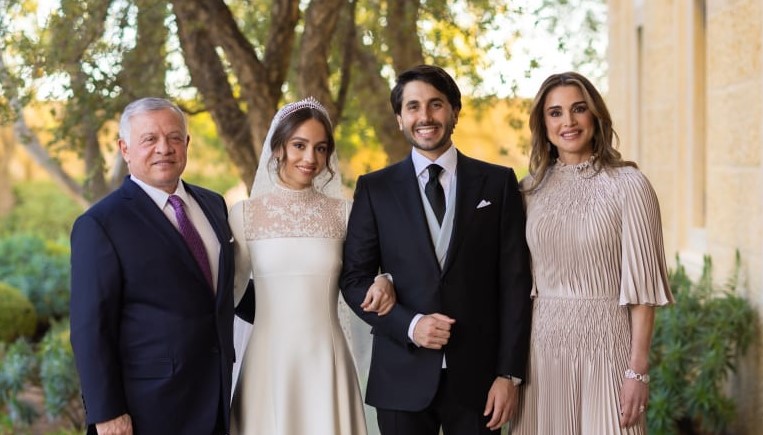أسرة جامعة البترا تهنئ الملك بزفاف