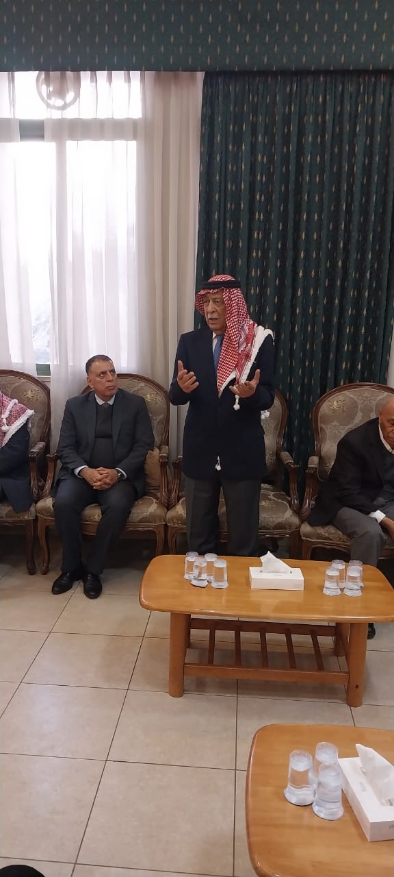 مندوبا عن الملك.. رئيس الديوان يعزي