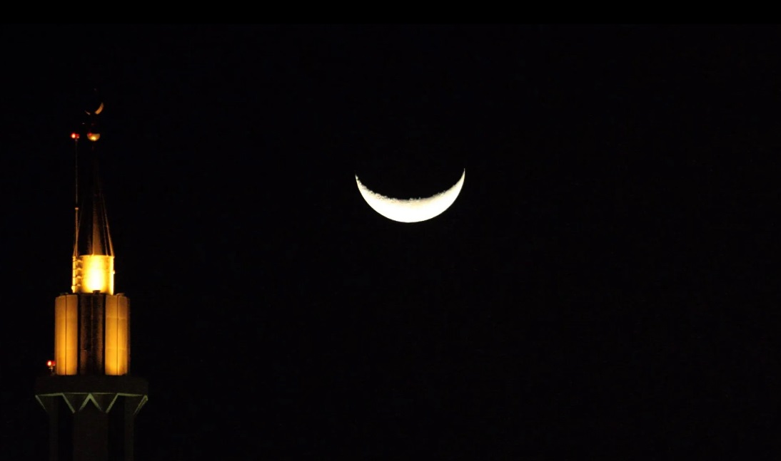 السعودية تدعو لتحري هلال رمضان مساء