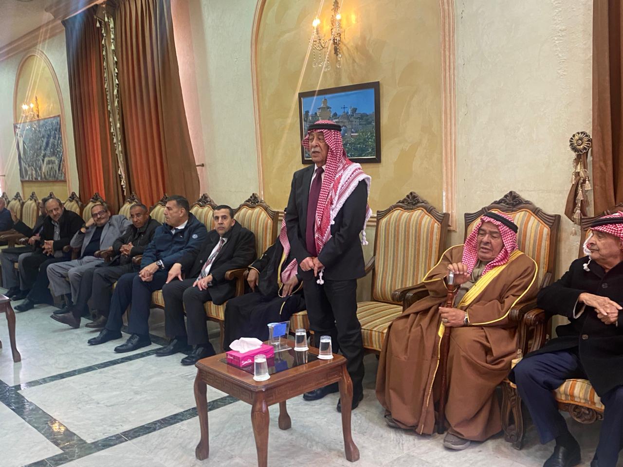 مندوبا عن الملك.. رئيس الديوان يعزي