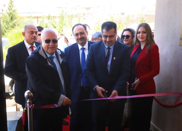 جامعة البترا تفتتح بيت الطين ومعرض