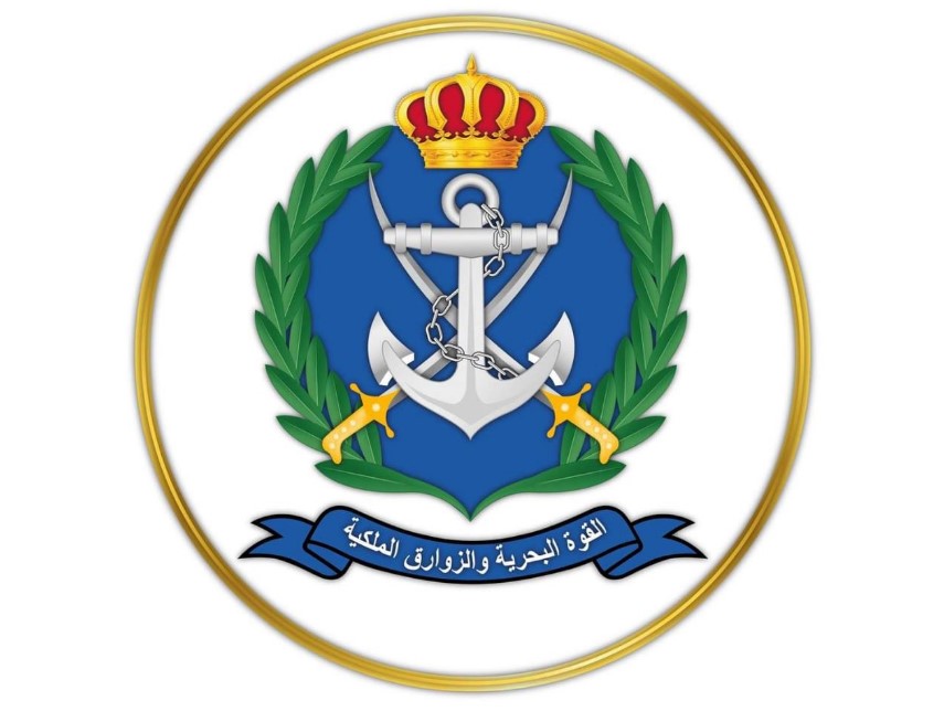 بعد نداء استغاثة.. القوة البحرية والزوارق