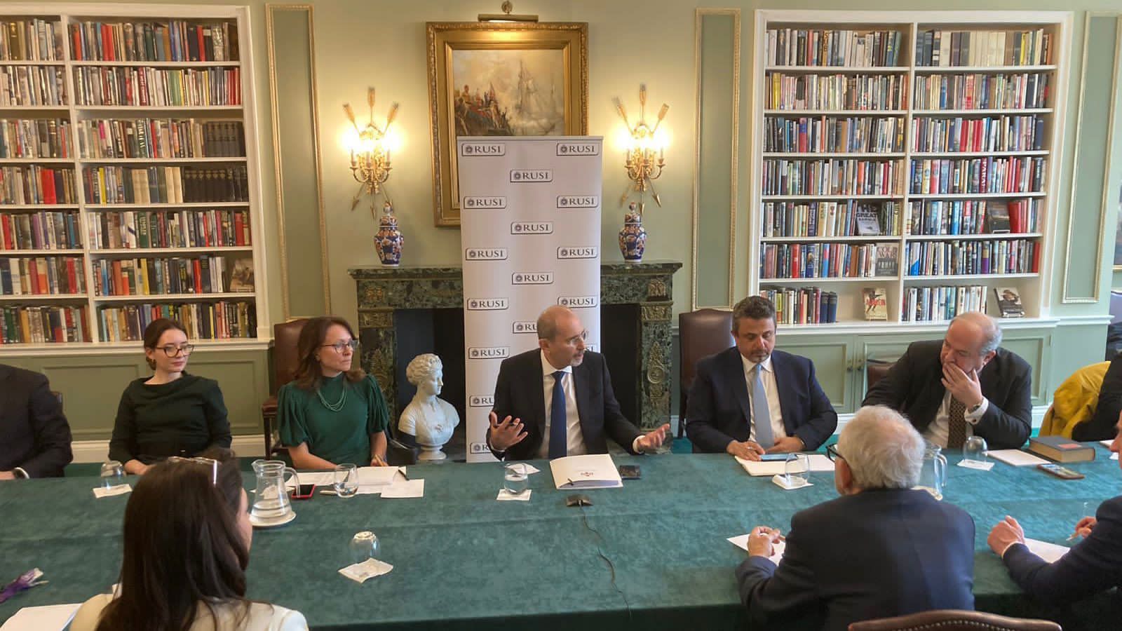 الصفدي يلتقي وزير الخارجية والتنمية البريطاني