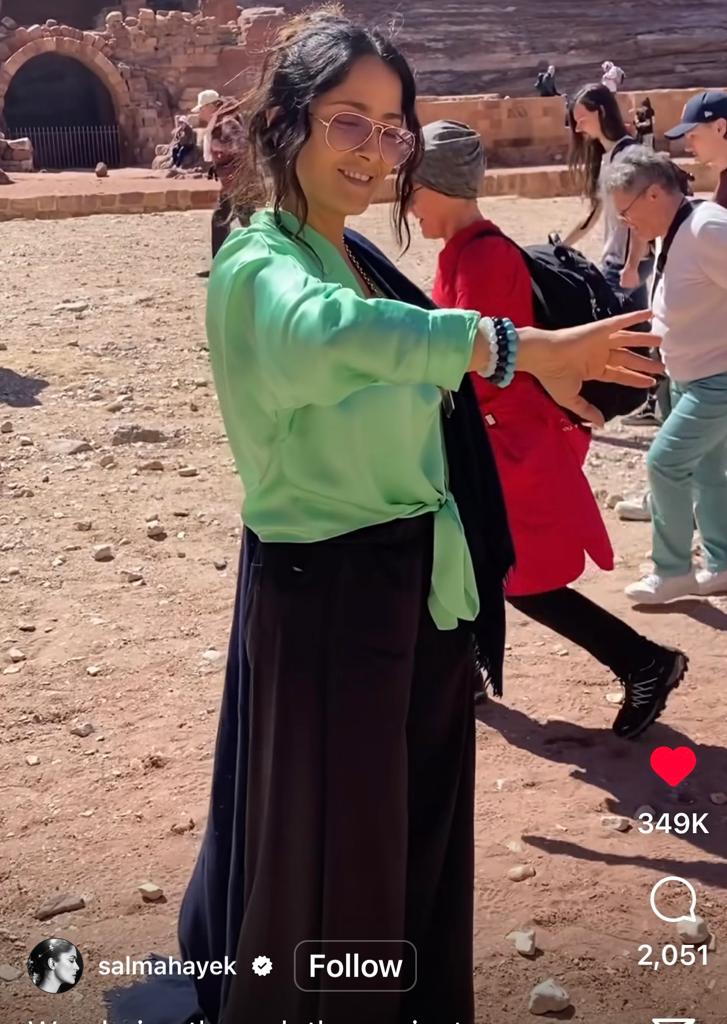 الممثلة سلمى حايك تزور البترا وتعلّق