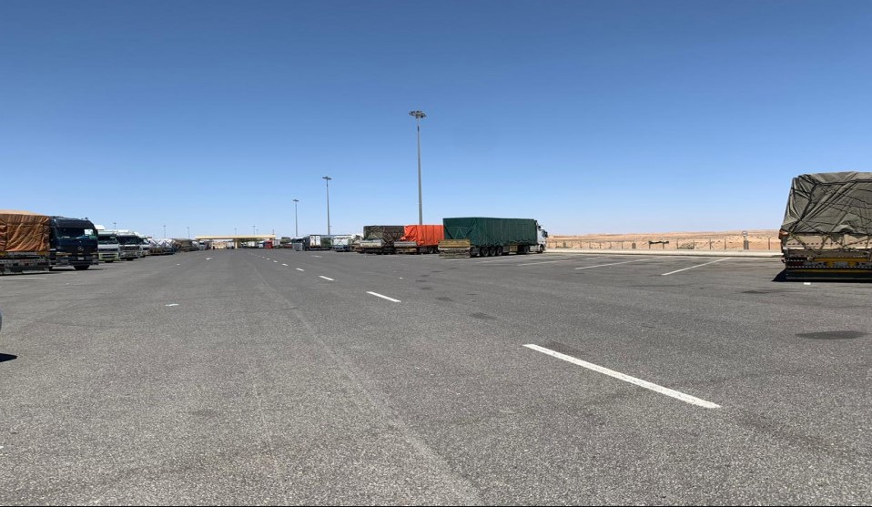 بدء مغادرة شاحنات اردنية كانت عالقة