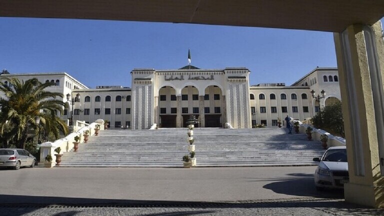 بتهمة تمويل أجنبي لشركته.. النيابة الجزائرية