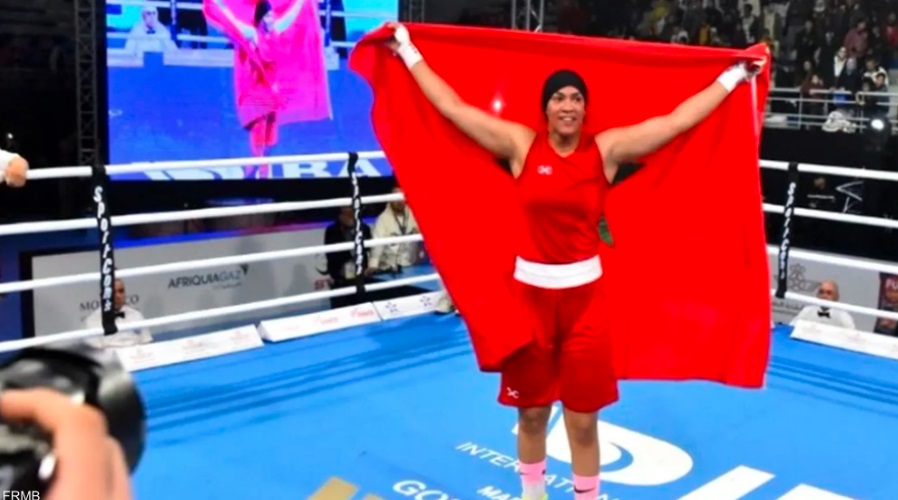 الملاكمة المغربية خديجة المرضي تتوج بطلة