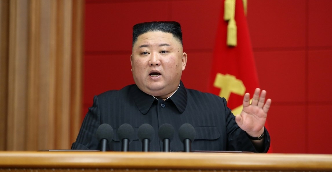 كيم جونغ أون يحاصر مدينة كورية