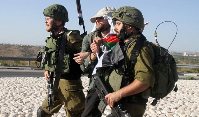 967 معتقلا إداريا فلسطينيا في سجون