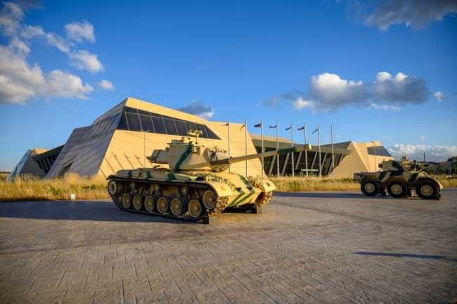 متحف الدبابات يقدم شكاوى بحق عدد