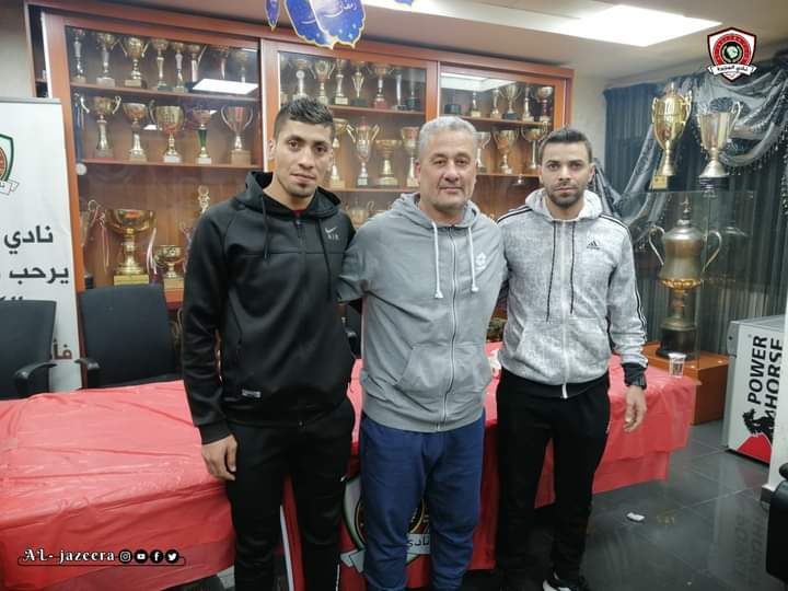 الاخوين موافي يوقعان على كشوفات نادي