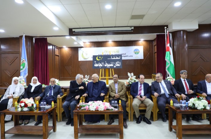 شركة الزرقاء للتعليم والاستثمار تقيم افطارا