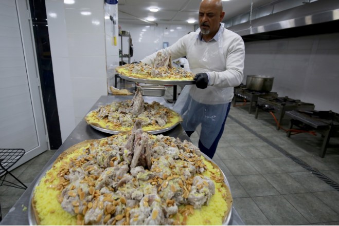 وكالة الأنباء الفرنسية تتحدث عن المنسف