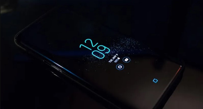 علامات تنذر بالخطر.. شخص ما يتجسس