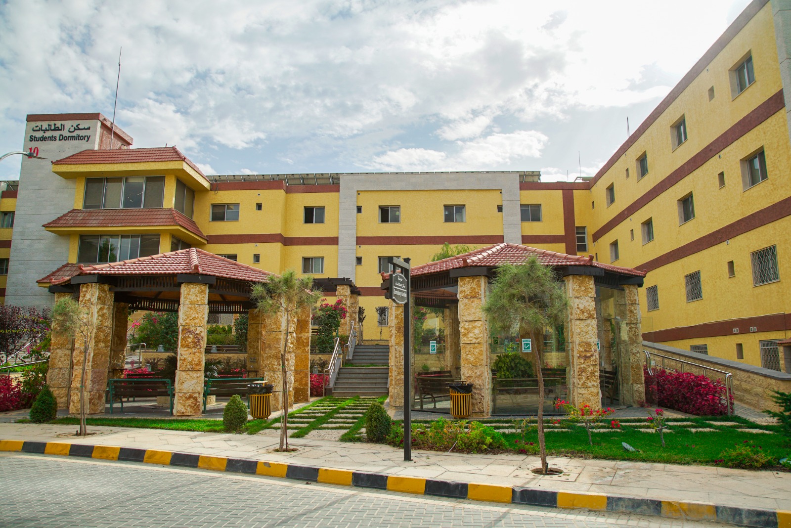 جامعة البترا تقيم حفل إفطار رمضانيّا