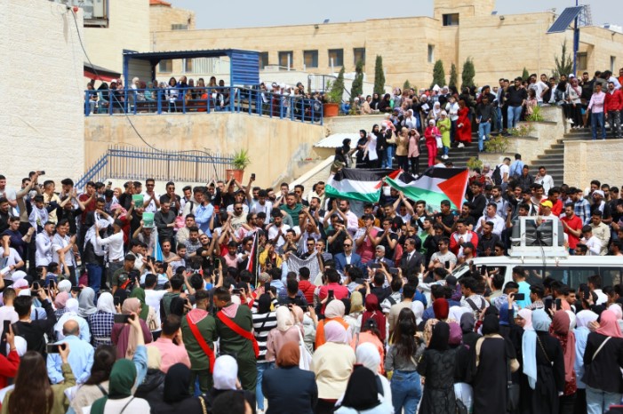 وقفة تضامنية في جامعة الزرقاء نصرة
