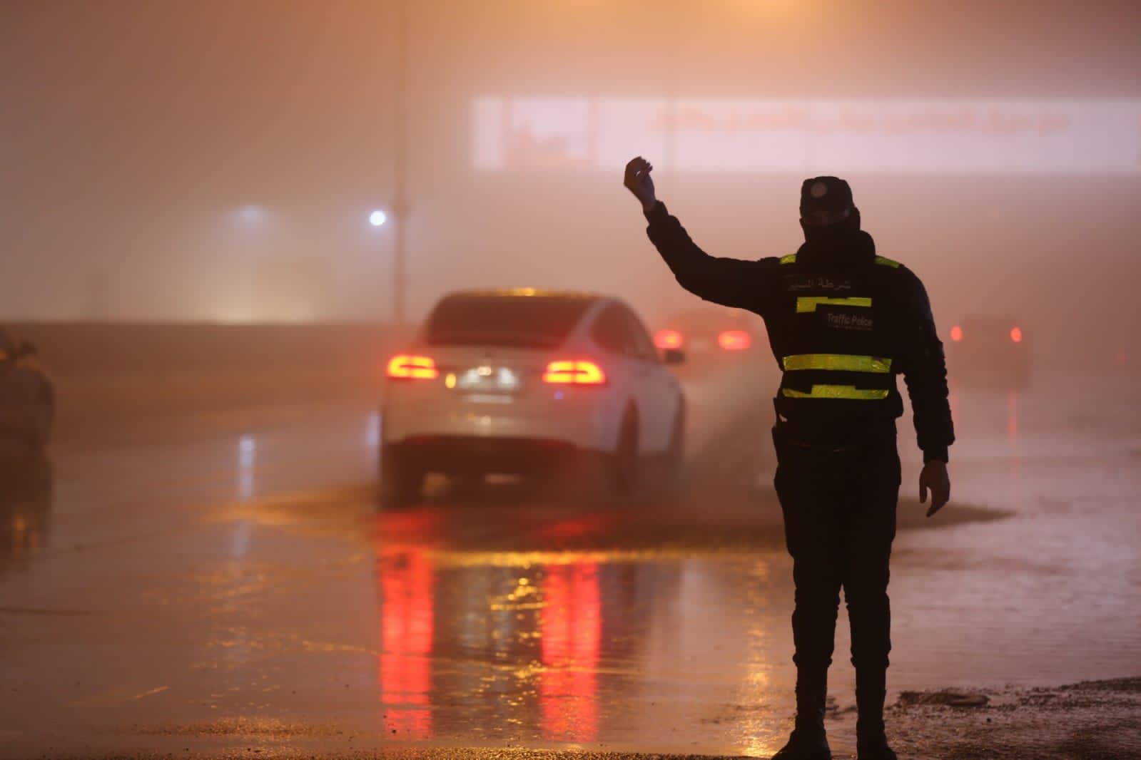 قطع حركة السير على طريق وادي