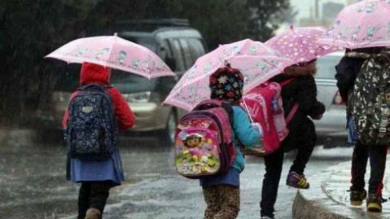 مدارس جديدة تعلق دوامها بسبب الأحوال