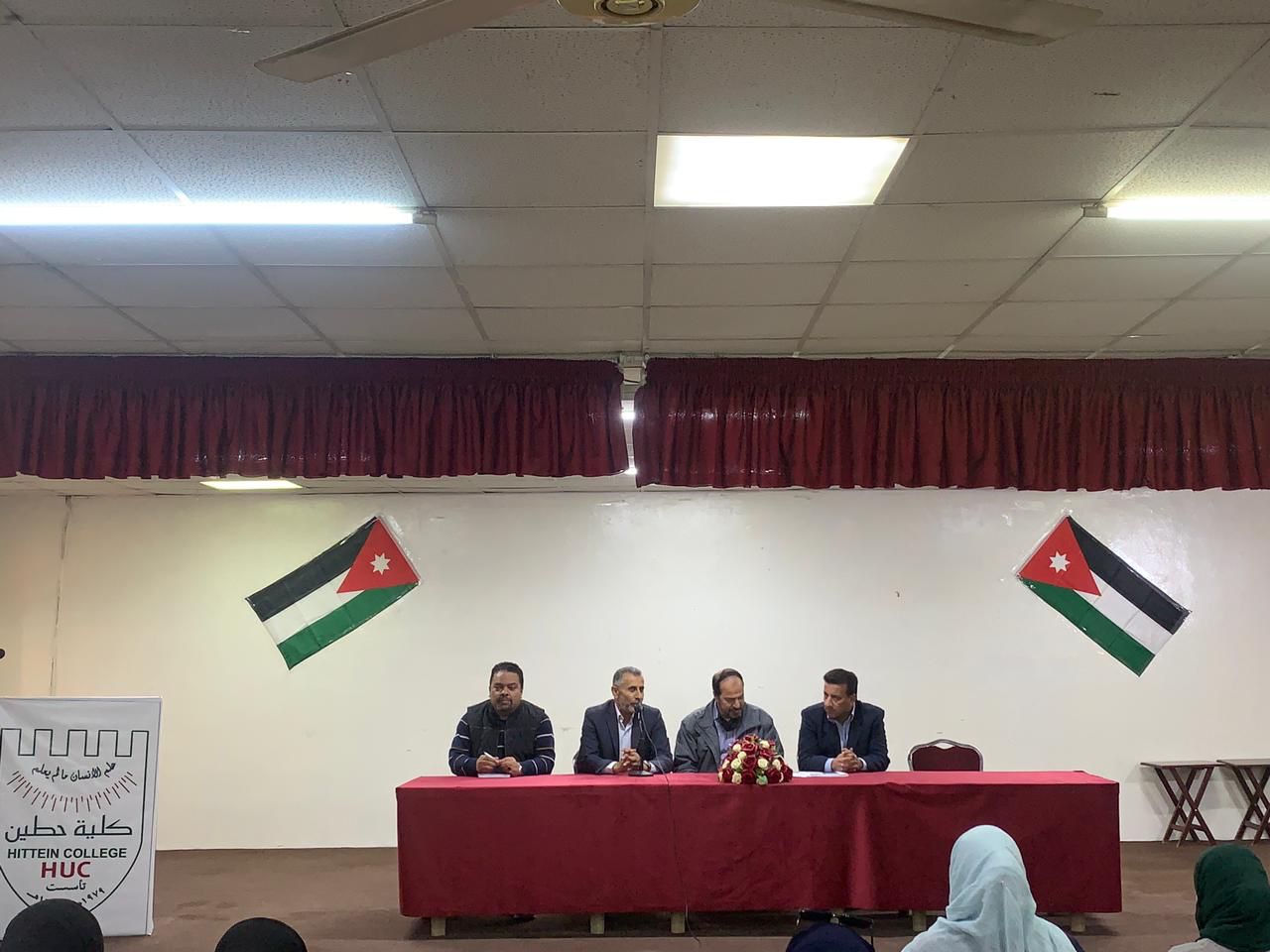 محاضرة تعريفية بتخصصات جامعة الزرقاء في