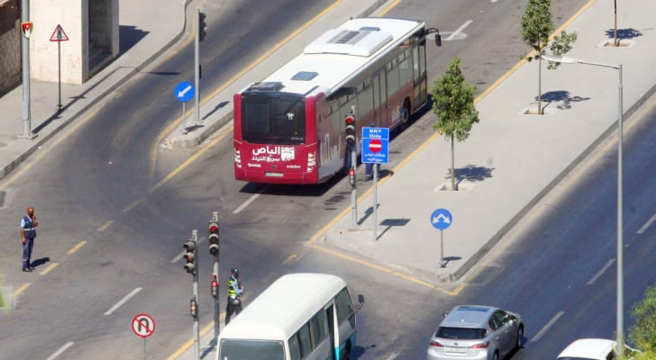 ما عقوبة التعدي على مسار الباص