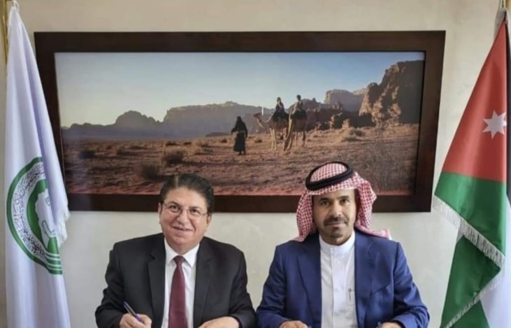 الفوسفات تتبرع بمركبة نقل وجهاز مساحة